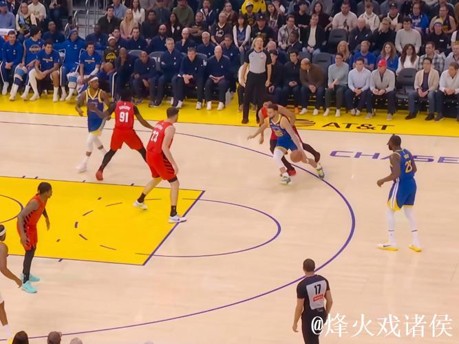 杨瀚森替补贡献3分2板 库里7分11助 勇士轻松击败开拓者